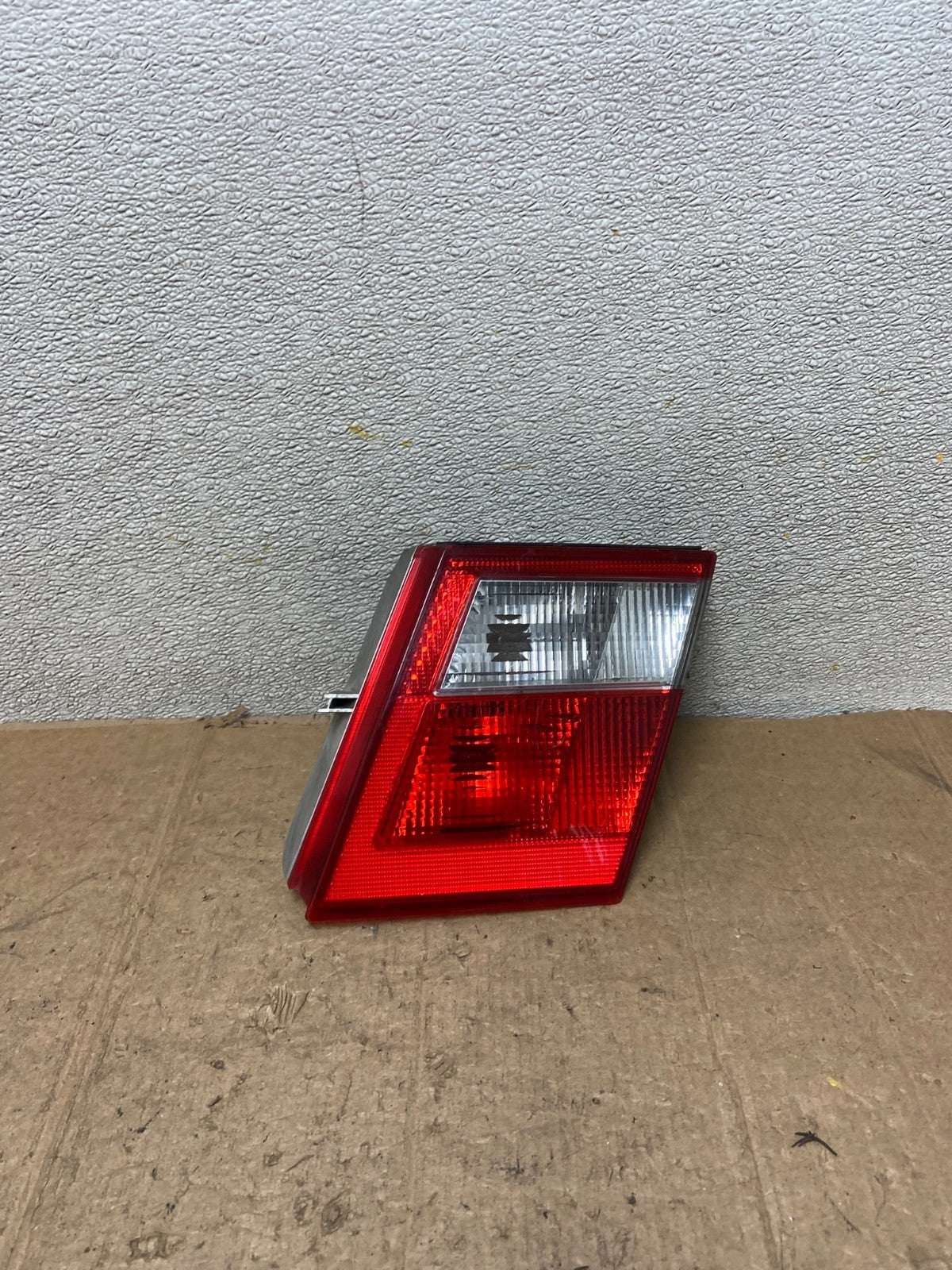 2002 2003 2004 2005 Saab 9-5 Sedan Right Passenger Inner Tail Light Oem AA42390
