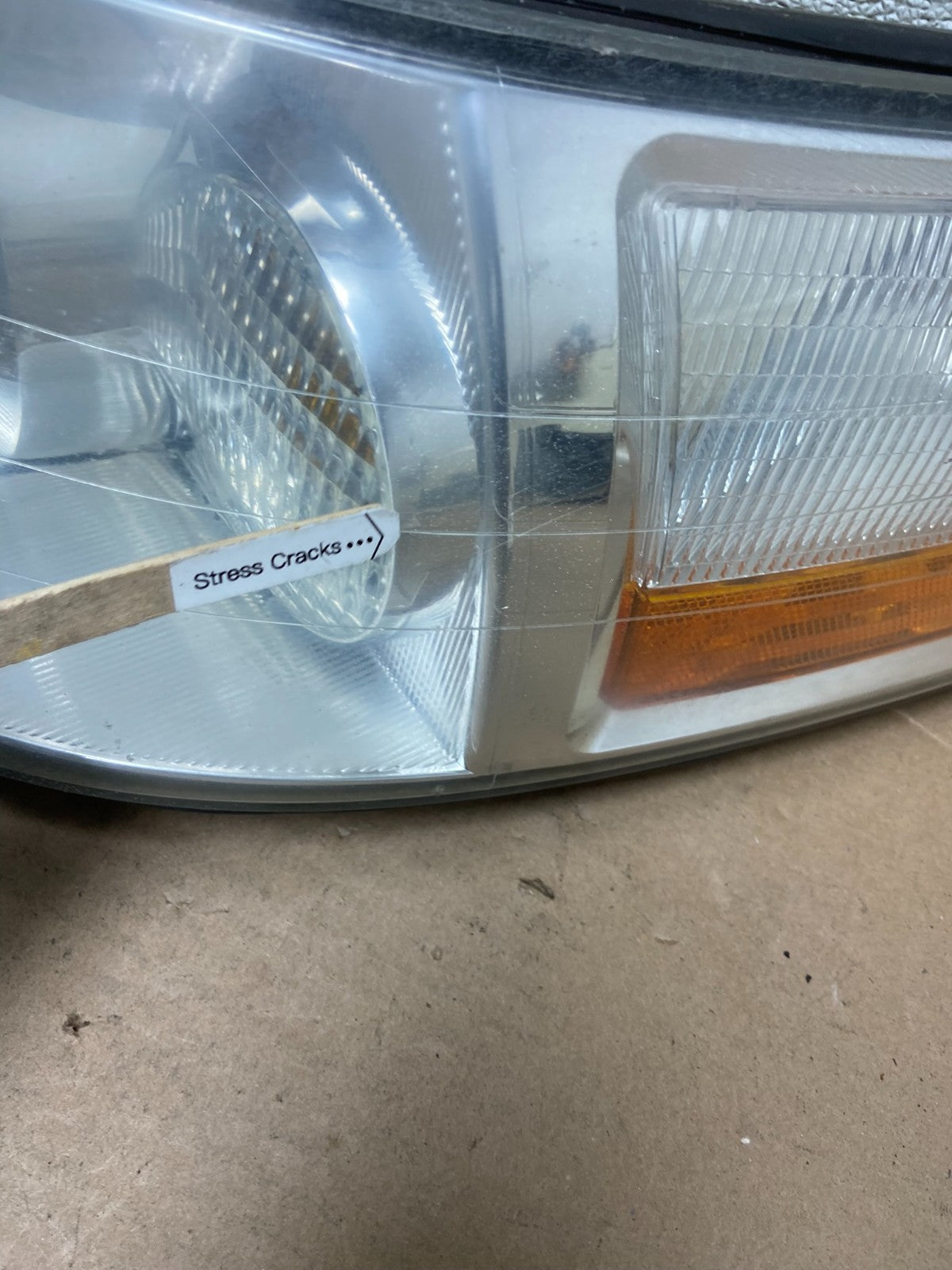 2005 to 2011 Lincoln Town Car Left Driver LH Side Headlight AB0165 DW3