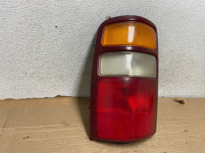 2000 - 2006 Chevrolet Suburban Tahoe Yukon Left Driver LH Tail Light AG8259 LK1
