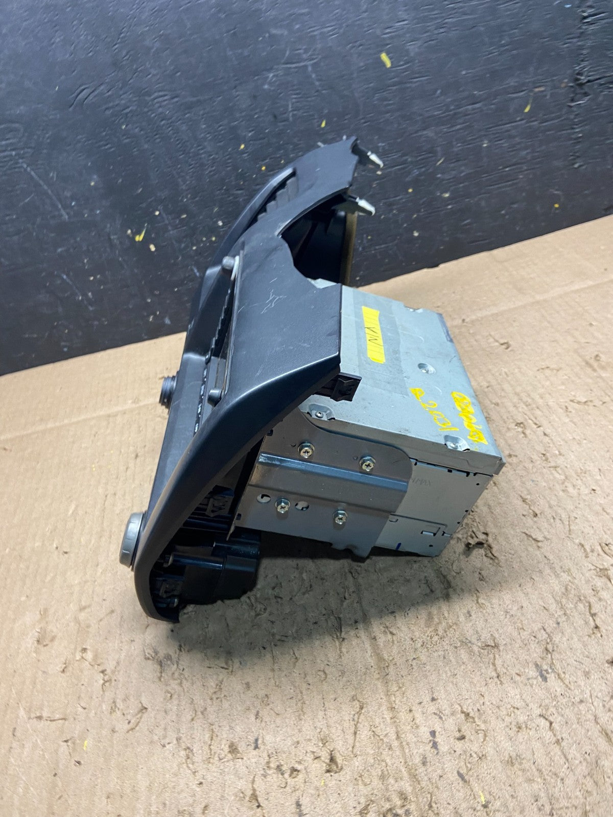 2006 - 2011 Honda Civic Radio AM/FM Climate Control Air Vent Bezel  Q2031 DG3