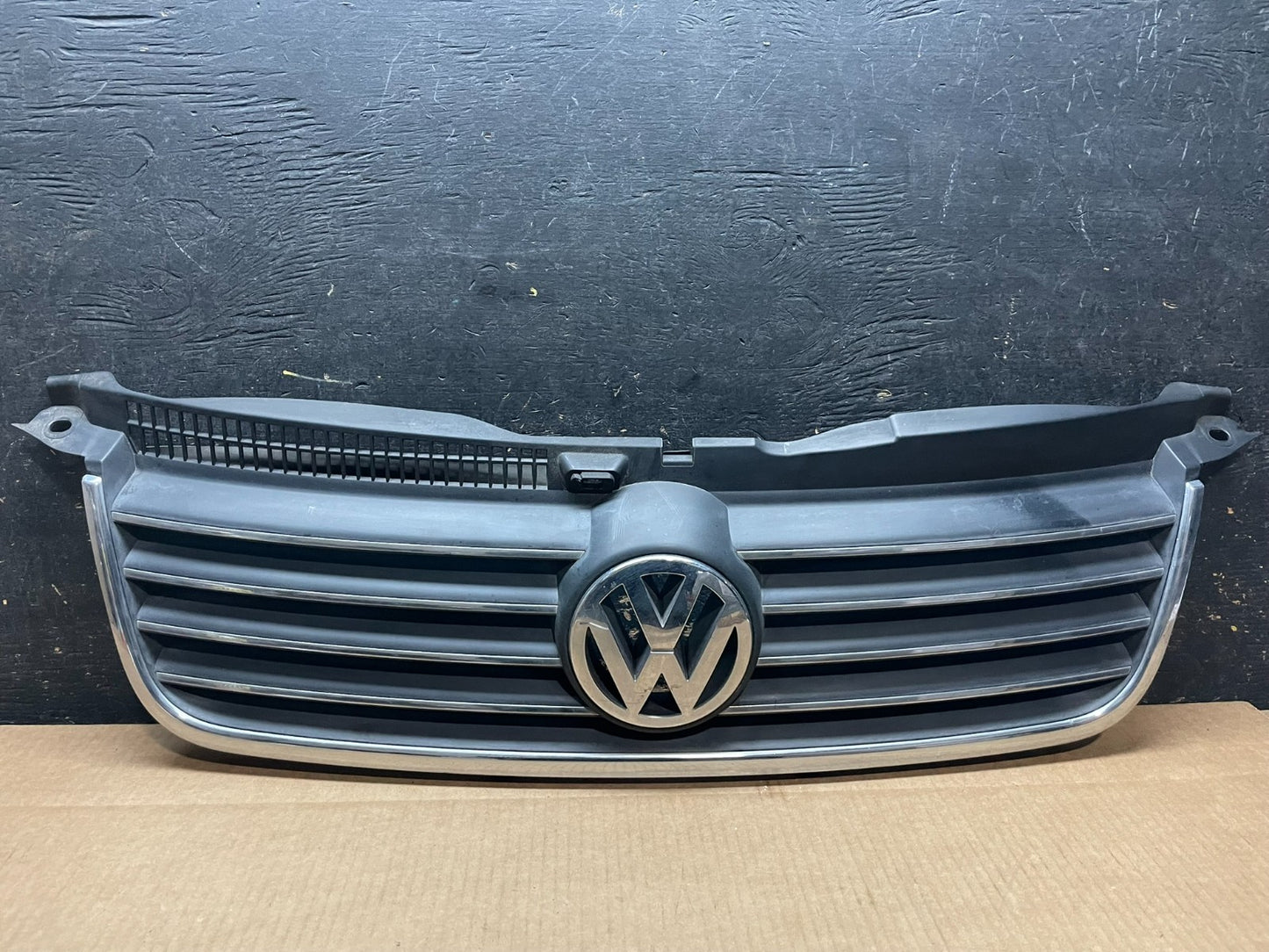 2001 to 2005 Volkswagen Passat Front Upper Grill Grille Oem AA9091 DG0