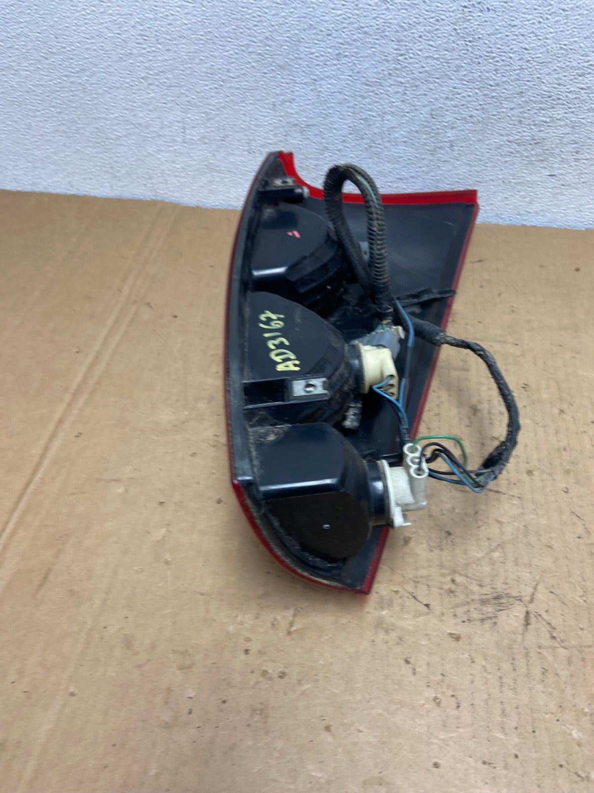 2002 to 2006 Chevrolet Avalanche Left Driver LH Tail Light AD3167 LK5