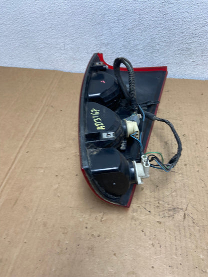 2002 to 2006 Chevrolet Avalanche Left Driver LH Tail Light AD3167 LK5