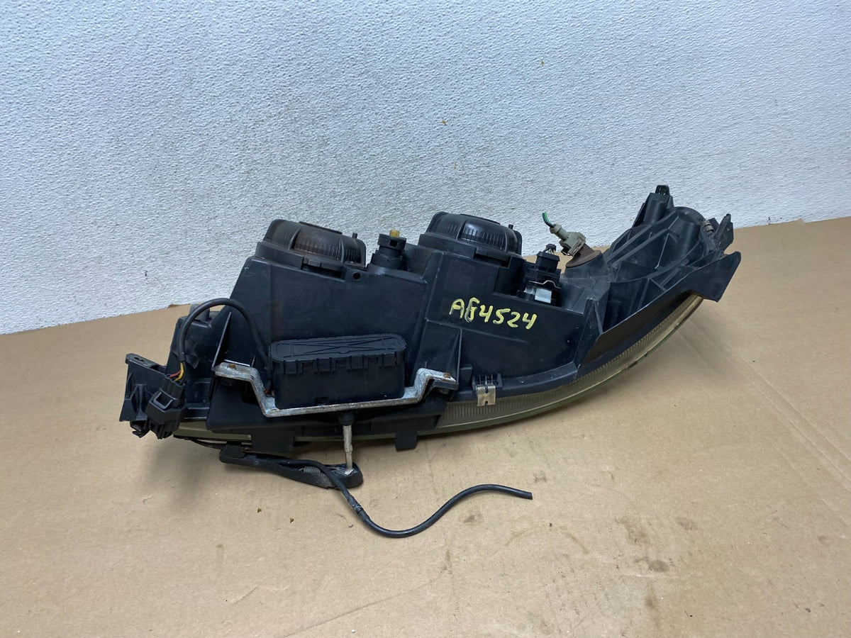 2001 to 2004 Volvo S60 Right Passenger Side Headlight Halogen AG4524 DW6