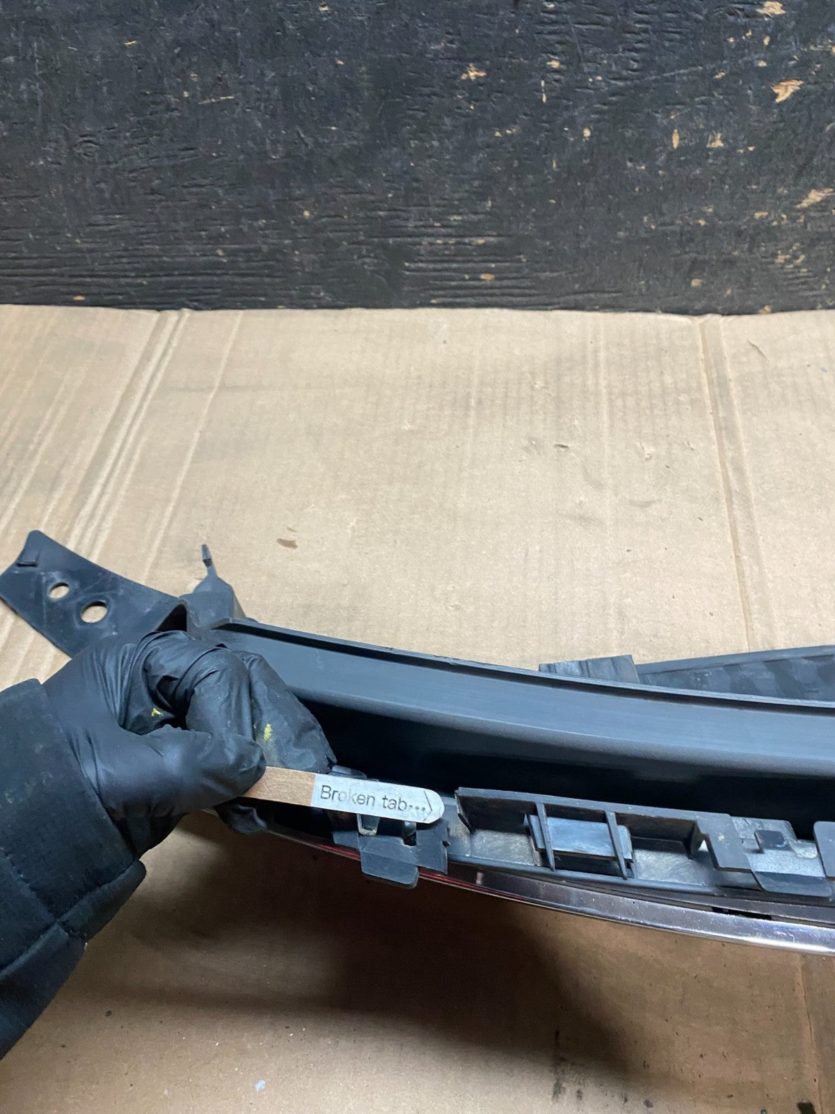 2007 - 2009 Mazda CX9 CX-9 Front Upper Grill Grille Emblem OEM V9947 DG10