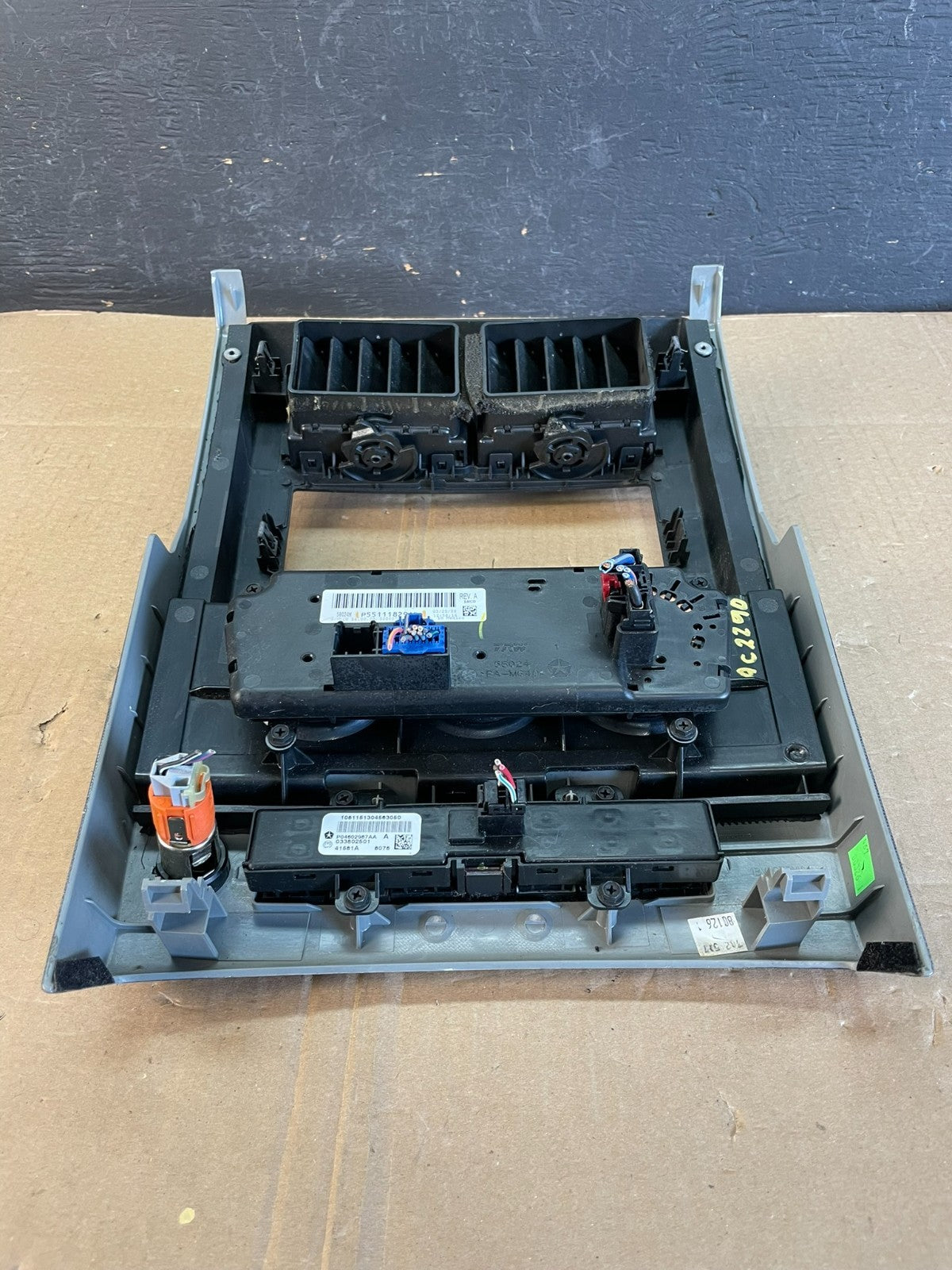 2008 to 2012 Jeep Liberty Dash Climate Temperature Control Radio Bezel AC2290 DG6