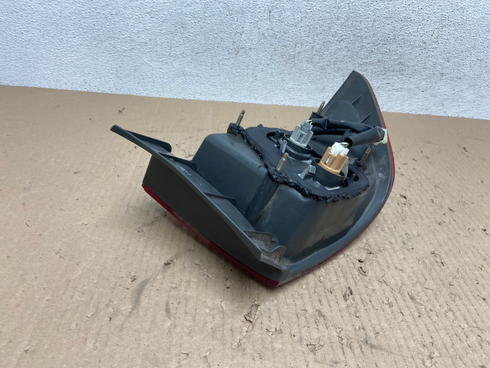 2000 2001 Lexus ES300 Outer Right Passenger RH Side Tail Light AE8877 LK3