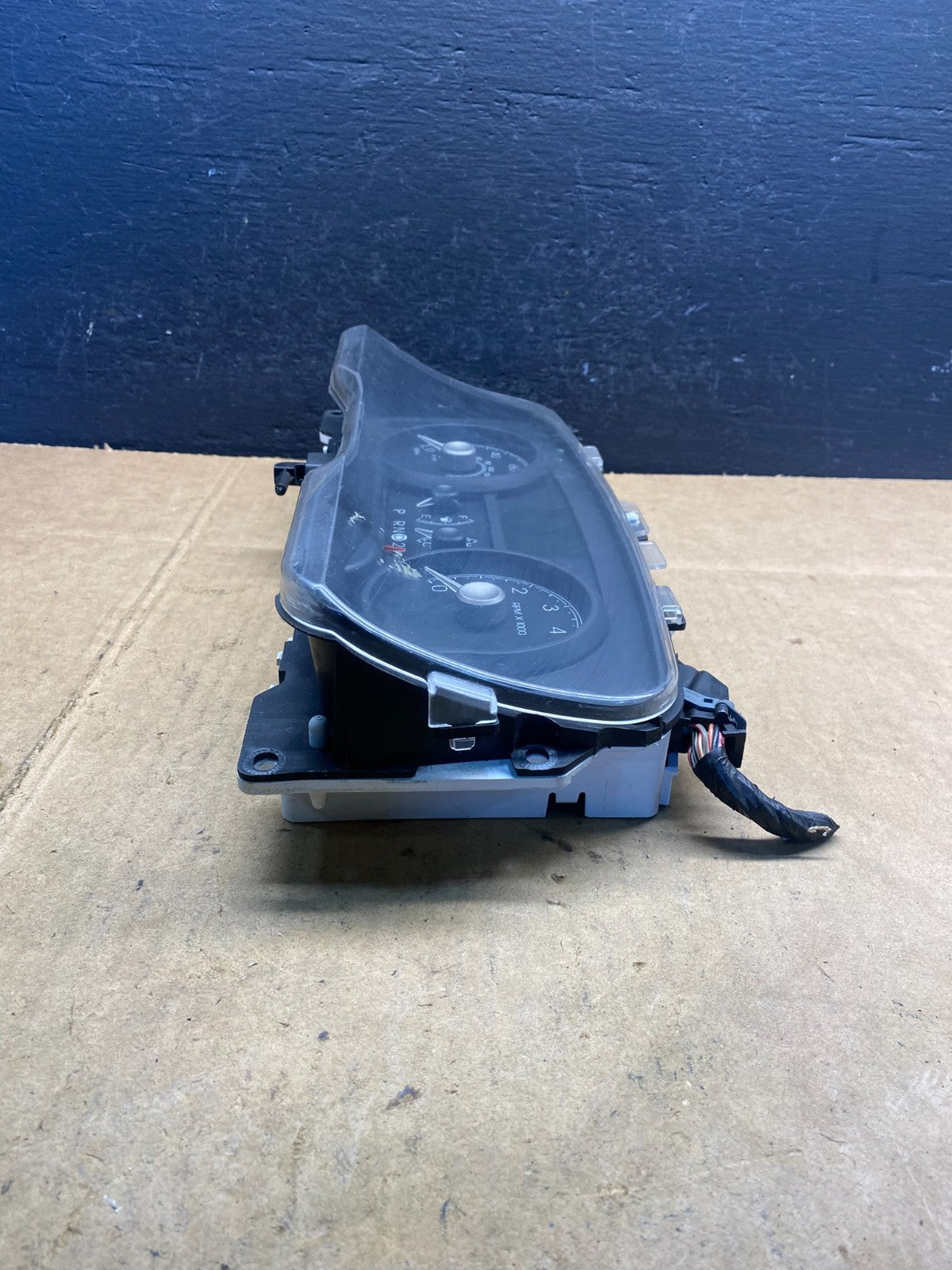 2009 to 2011 Lincoln Town Car Speedometer Gauge Cluster AD4839 DG2
