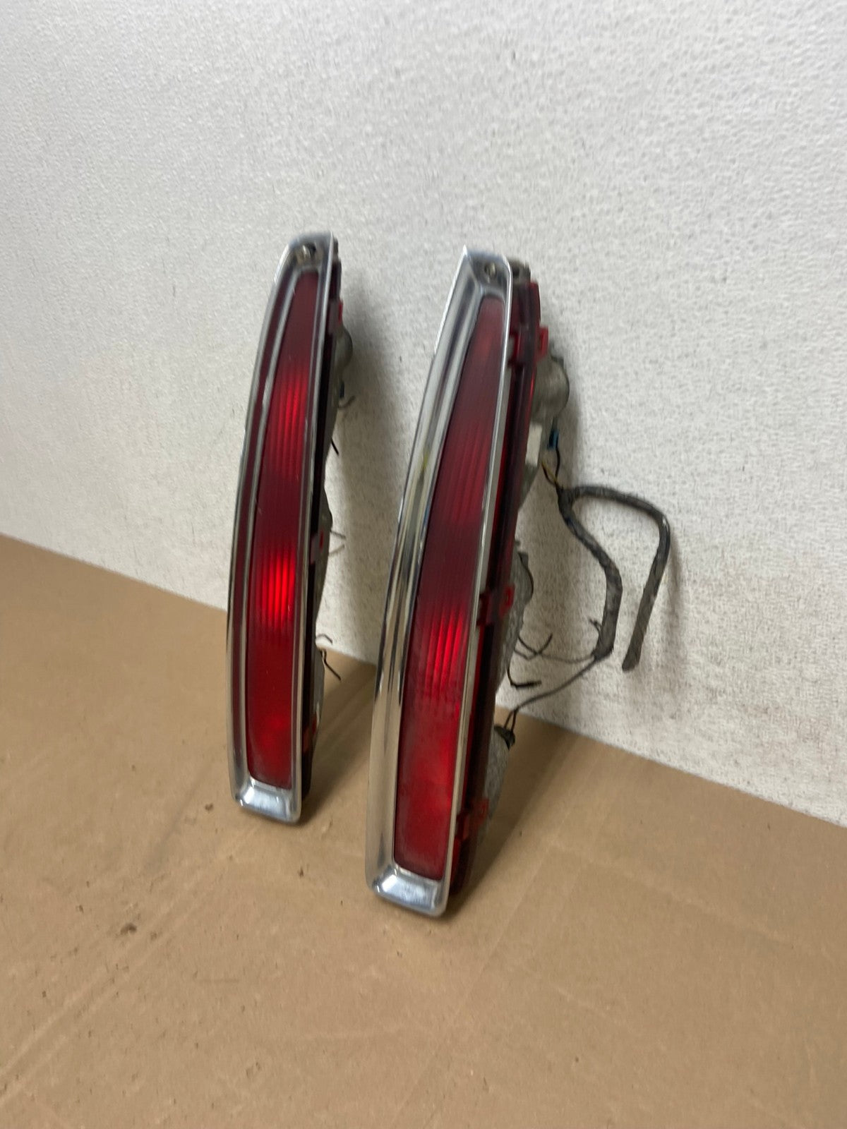 1994 to 1999 Cadillac Deville Left+Right Side Tail lights AE5051 LK1