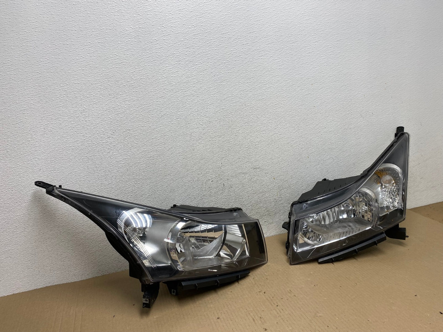 2011 to 2015 Chevrolet Cruze Halogen Left+Right Set Headlights DEPO AE9485 LK2