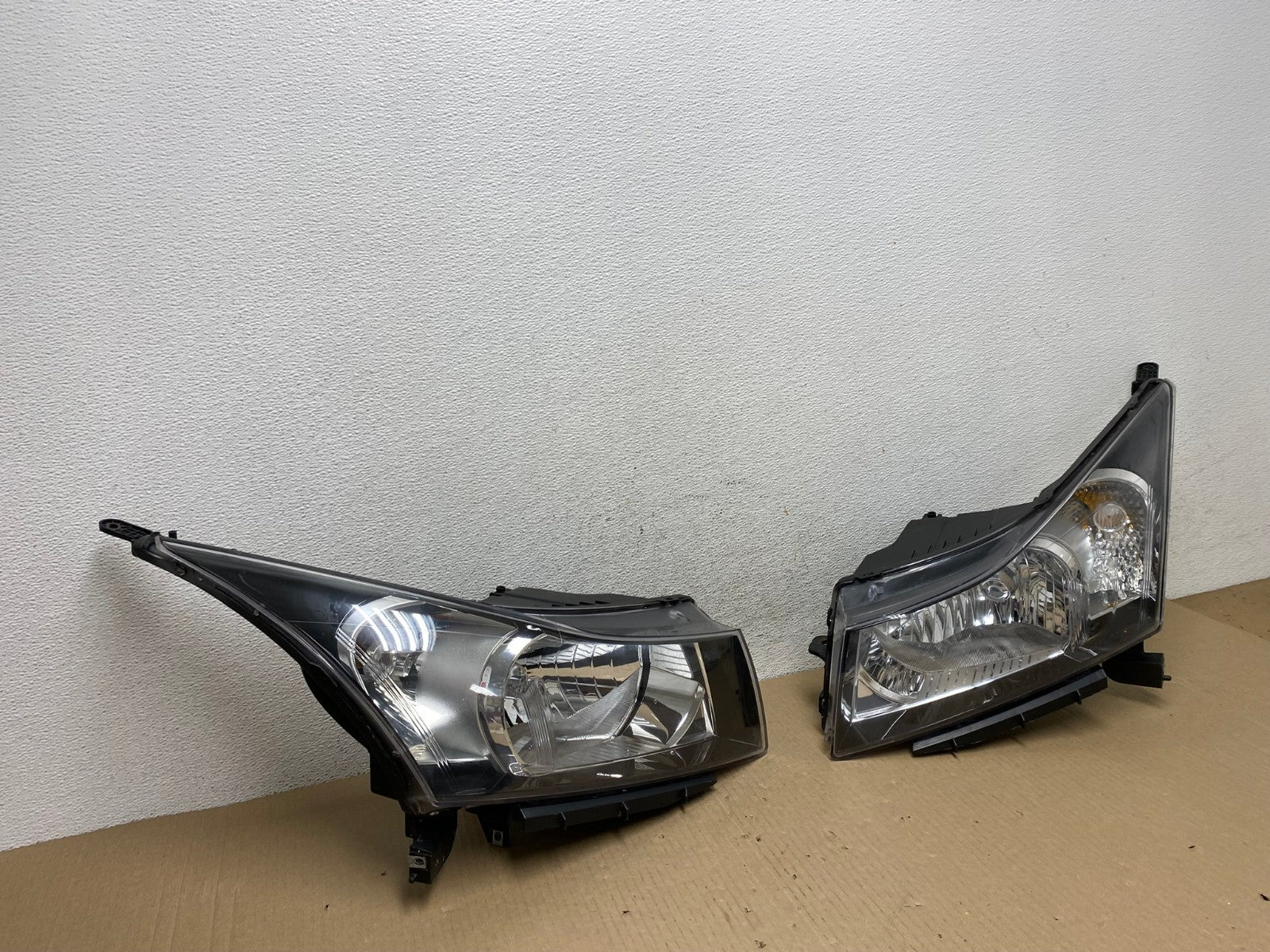 2011 to 2015 Chevrolet Cruze Halogen Left+Right Set Headlights DEPO AE9485 LK2