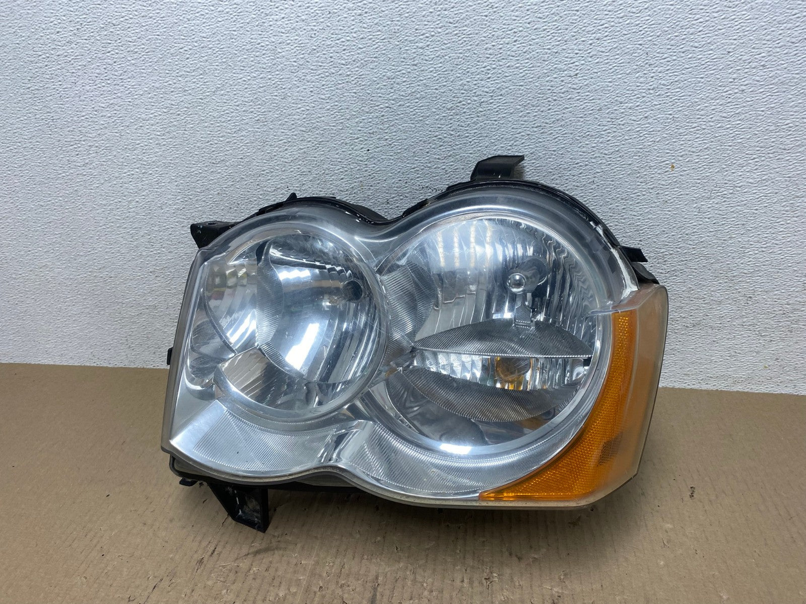 2008-2010 Jeep Grand Cherokee Left LH Driver Side Halogen Headlight AE7088 LK0
