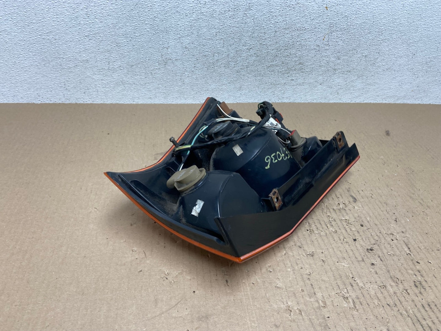 2004 2005 2006 Chrysler Pacifica Left Driver LH Tail Light AE7036 LK4