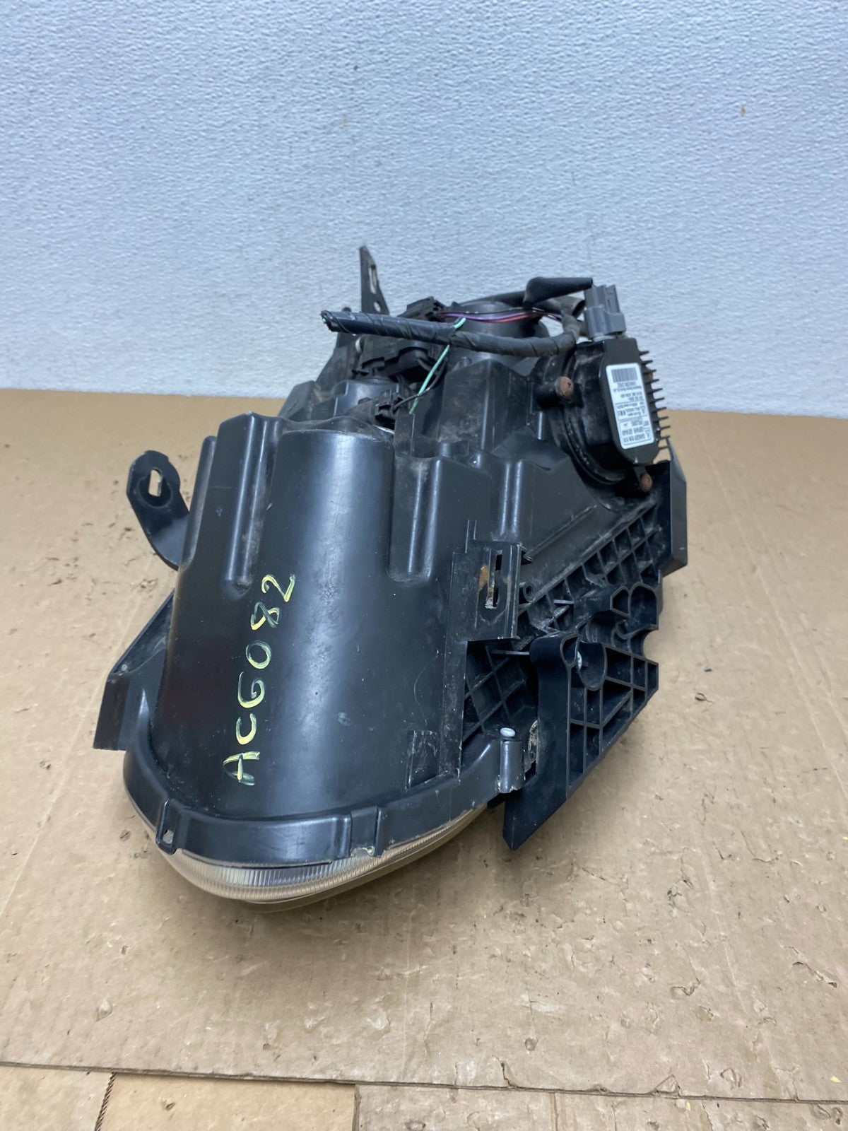 2009-2013 Nissan Rogue Right Passenger Xenon HID Headlight AC6082 DW7