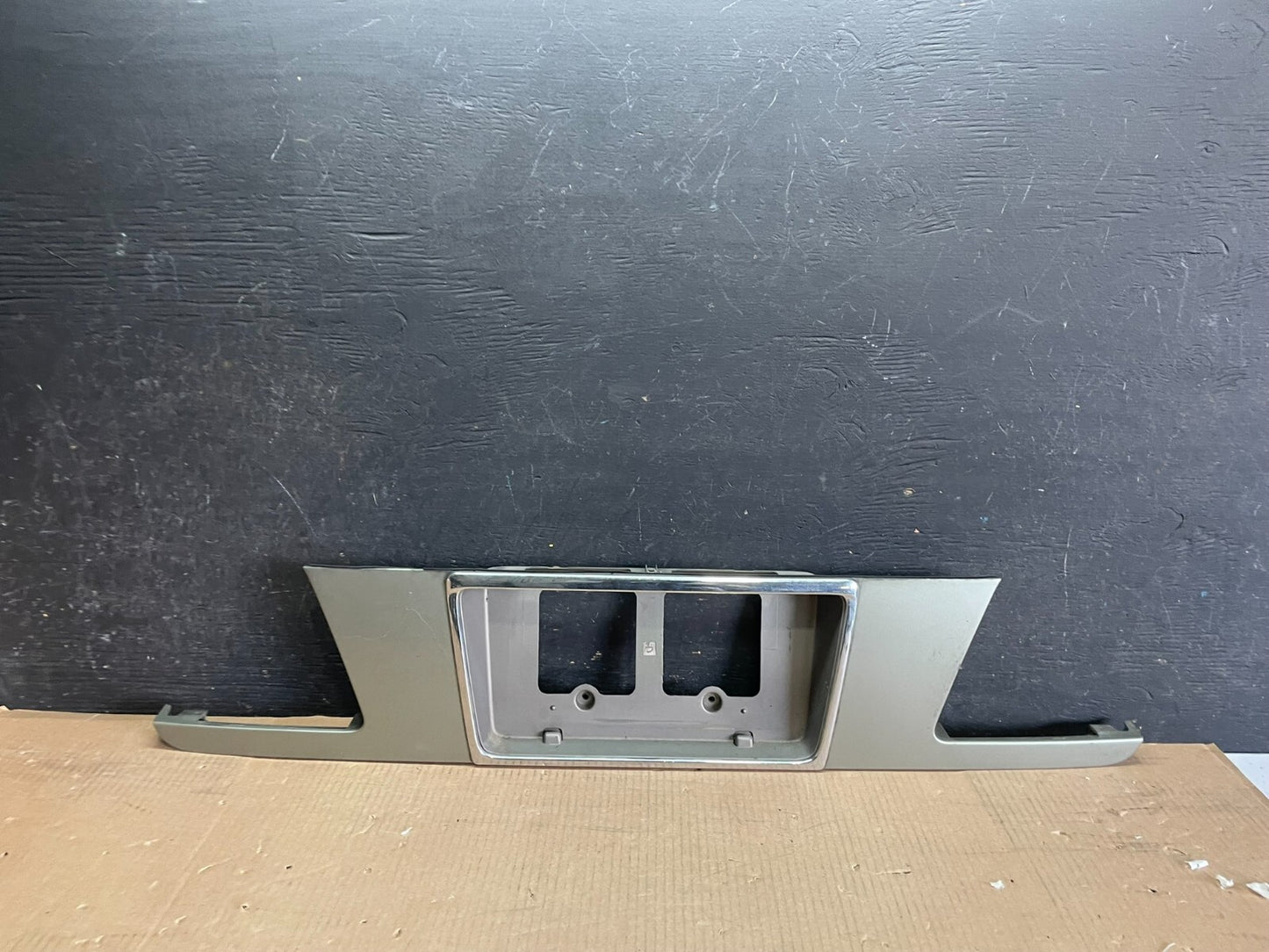 1997 2001 Infiniti Q45 Rear Trunk Garnish License Plate Frame OEM L92100