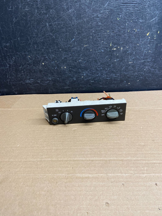 2001 - 2007 GMC Chevrolet Express 1500 Climate Control A/C AG5039 DG0