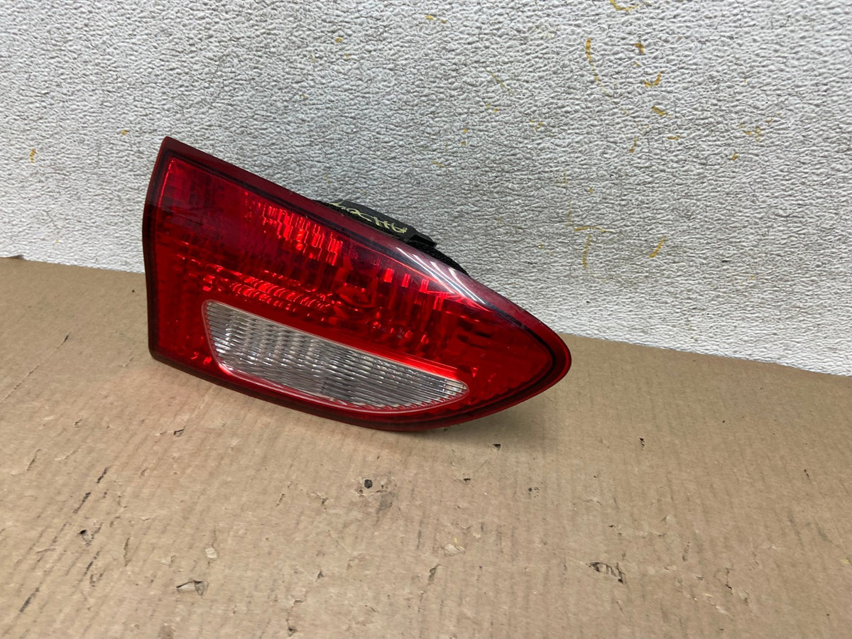 2006 2007 Subaru Tribeca B9 Left Driver Lh Side Tail Light Inner AH5868 LK2