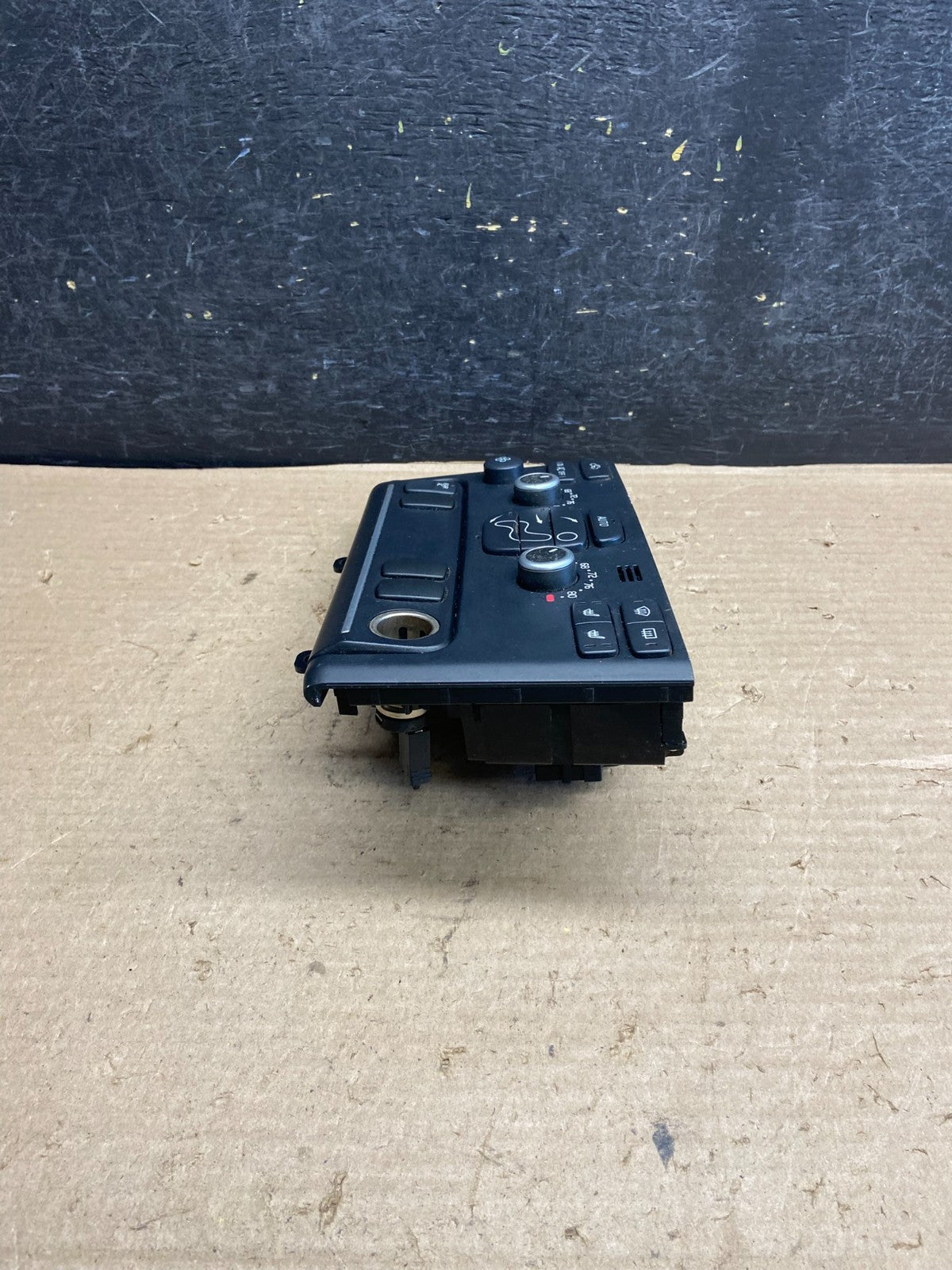 2007-2013 Volvo XC90 Center A/C Climate Control Radio Panel Bezel AH5483 DW2