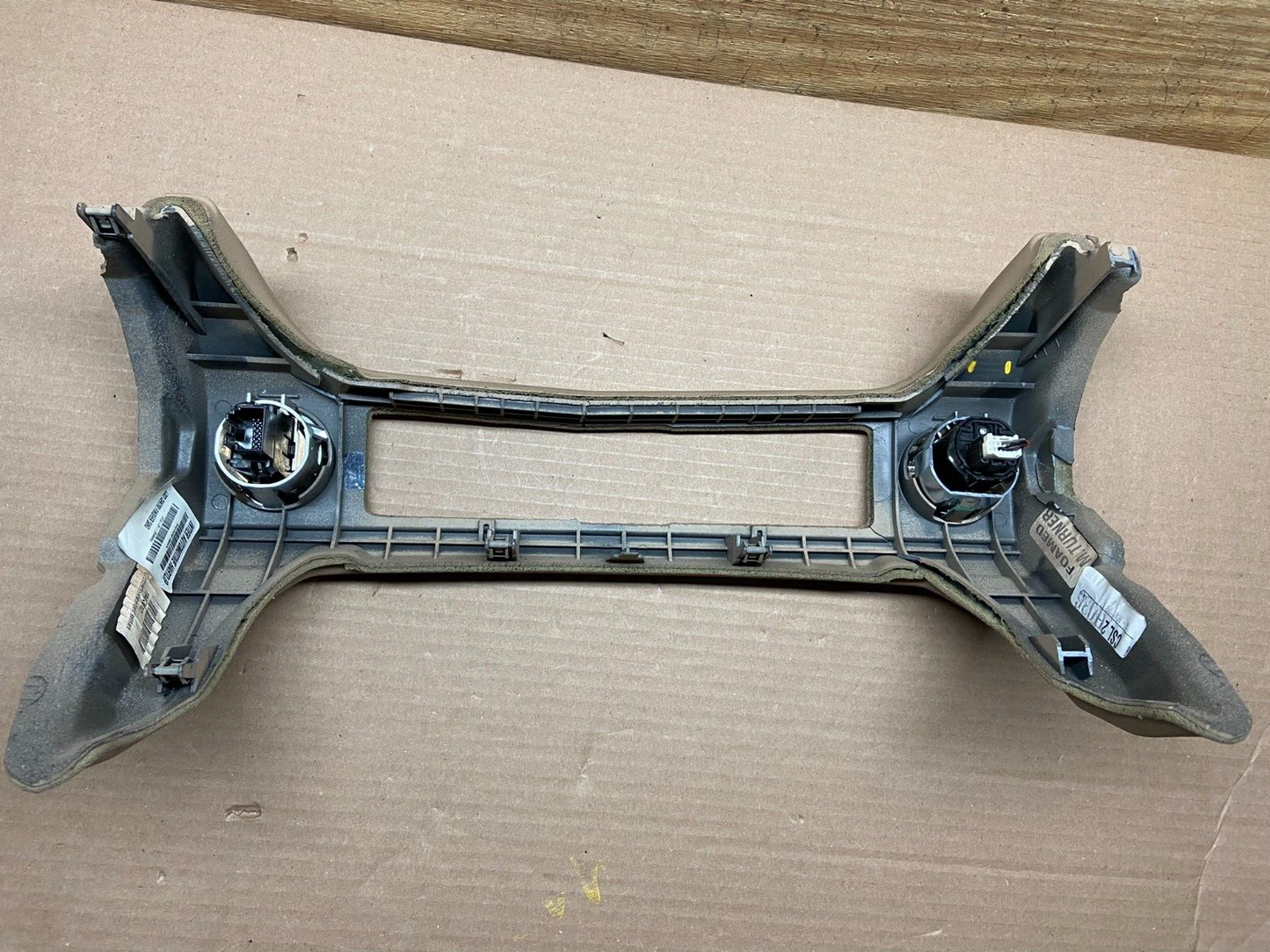 2010-2012 Land Range Rover  Dashboard Center Vent Trim  Switch C56842