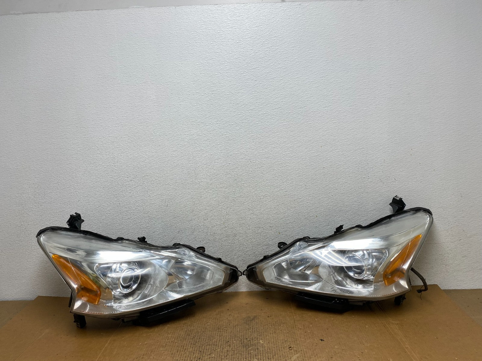 2013 to 2015 Nissan Altima Left+Right Side Set Halogen Headlights AE2587 DW0