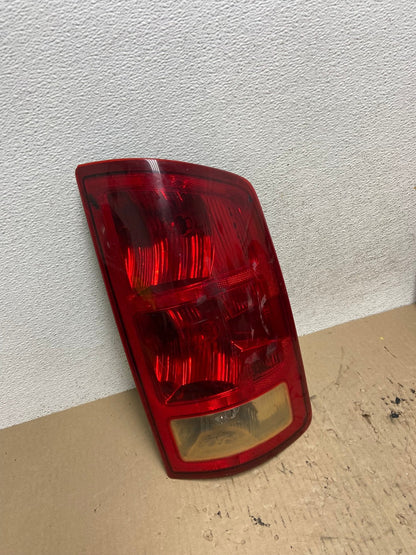 2002 to 2006 Dodge Ram 1500 Right passenger Rh side Tail Light AF5979 LK2