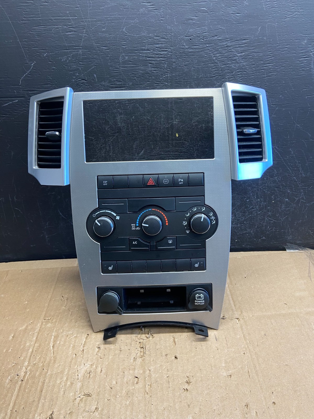 2008 2009 2010 Jeep Commander Grand Cherokee A/C Climate Control Bezel AD6821 DG0