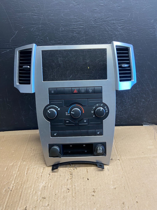 2008 2009 2010 Jeep Commander Grand Cherokee A/C Climate Control Bezel AD6821 DG0
