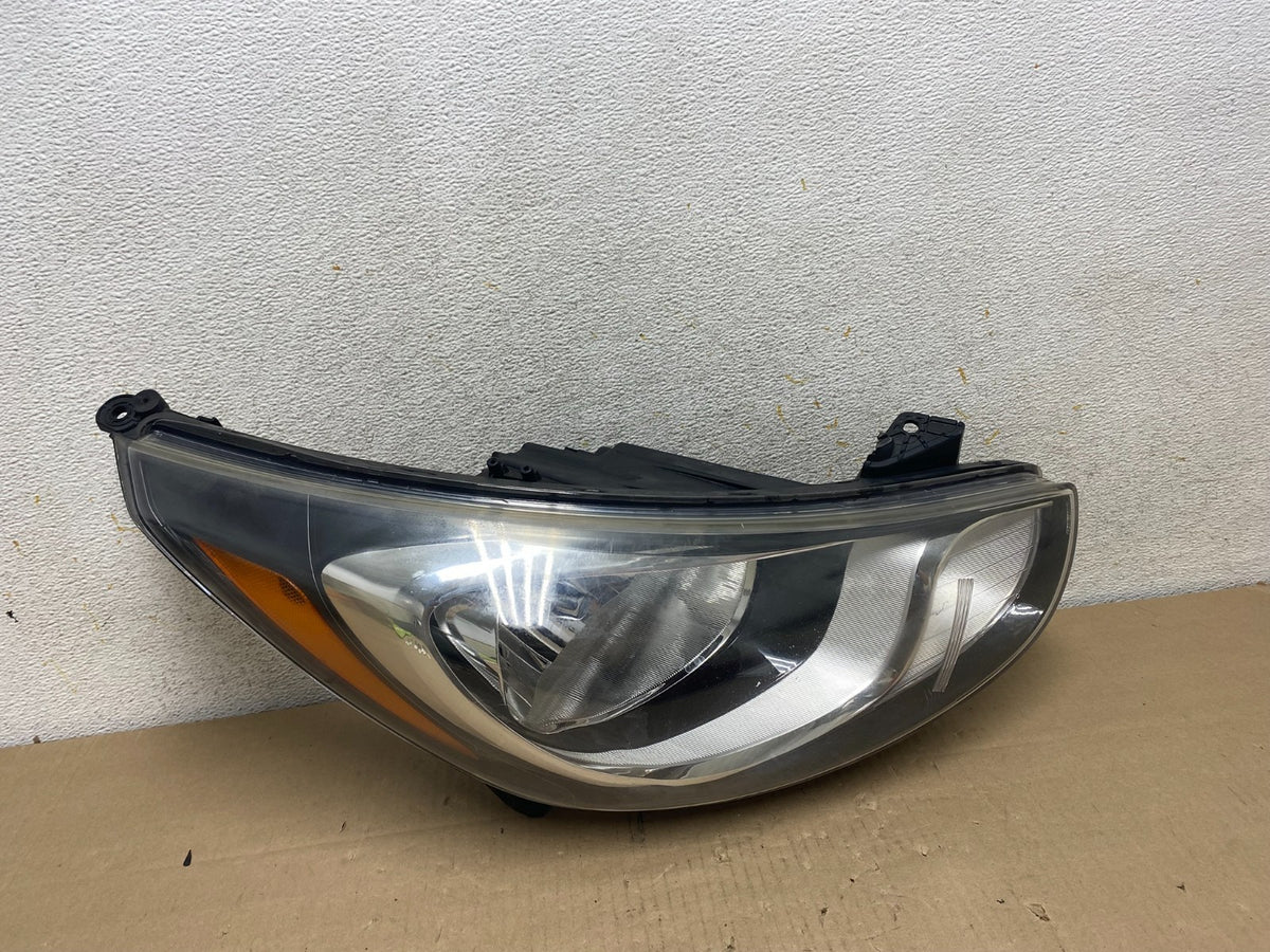 2013 to 2017 Hyundai Accent Right Passenger RH Side Headlight AI2166 DW0