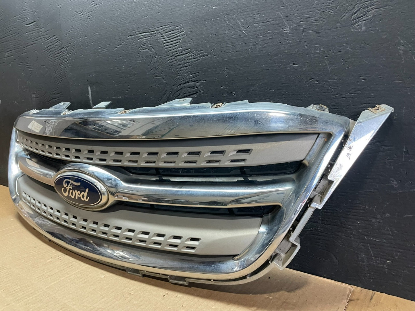 2010 2011 2012 Ford Taurus Front Upper Grill Grille Chrome OEM AB7627 DG2