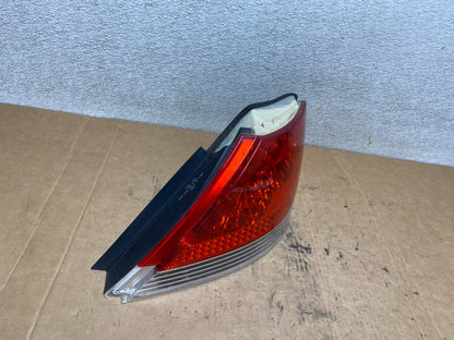 2002 to 2005 BMW 7-Series 745i 760i Right Passenger RH Side Tail Light T23862
