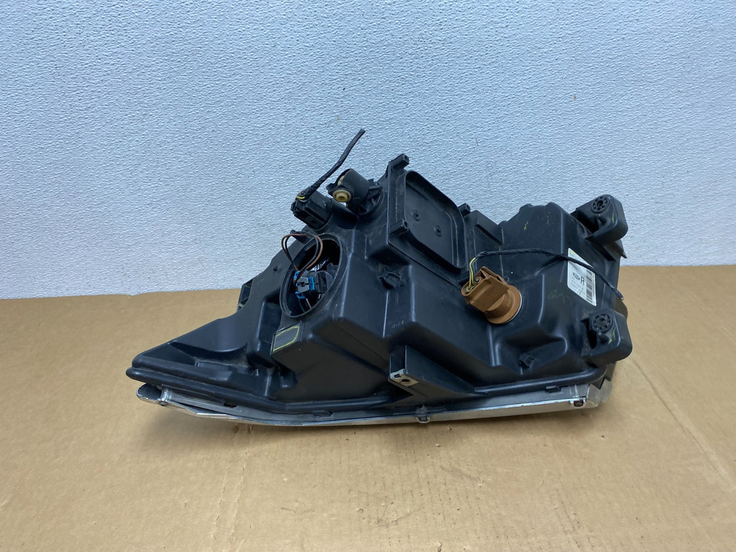 2011 to 2014 Ford Edge Front Right Passenger Headlight Halogen AC8418 DW4