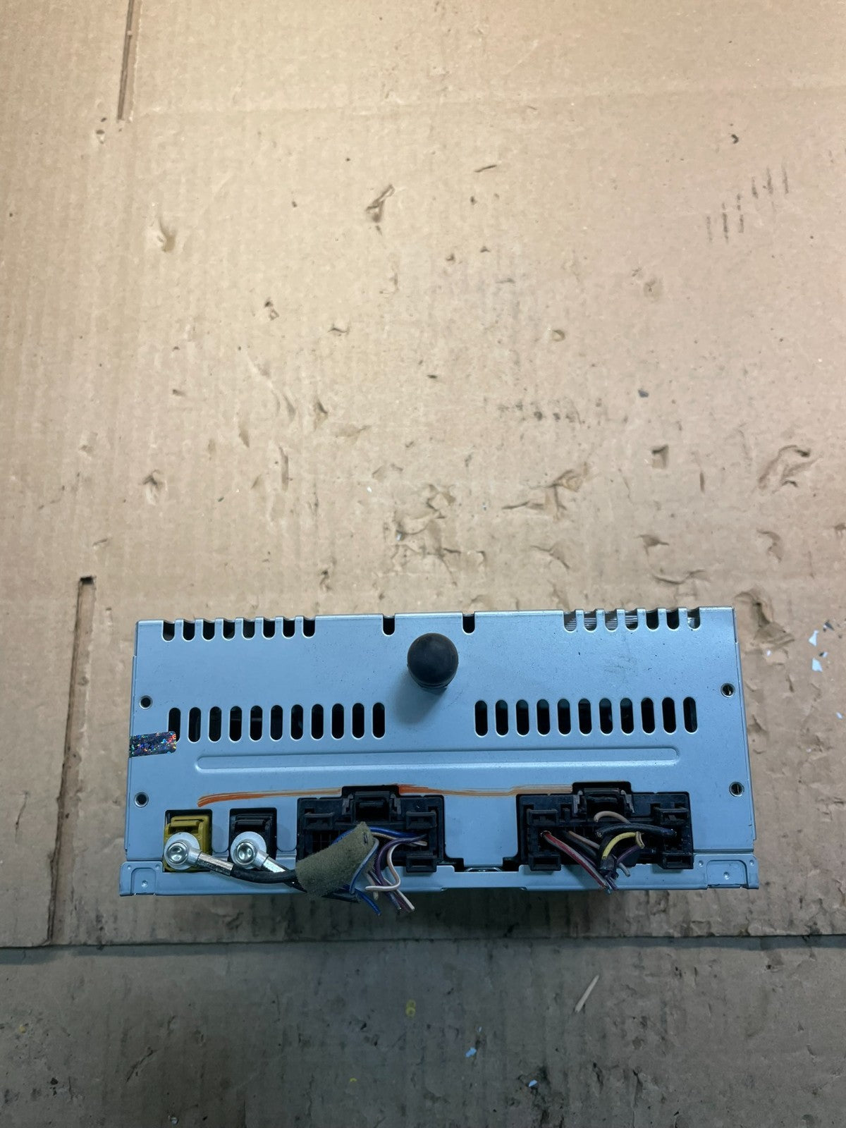 2013 to 2014 Ford Edge AM/FM Radio Reciever OEM V8747 DG2