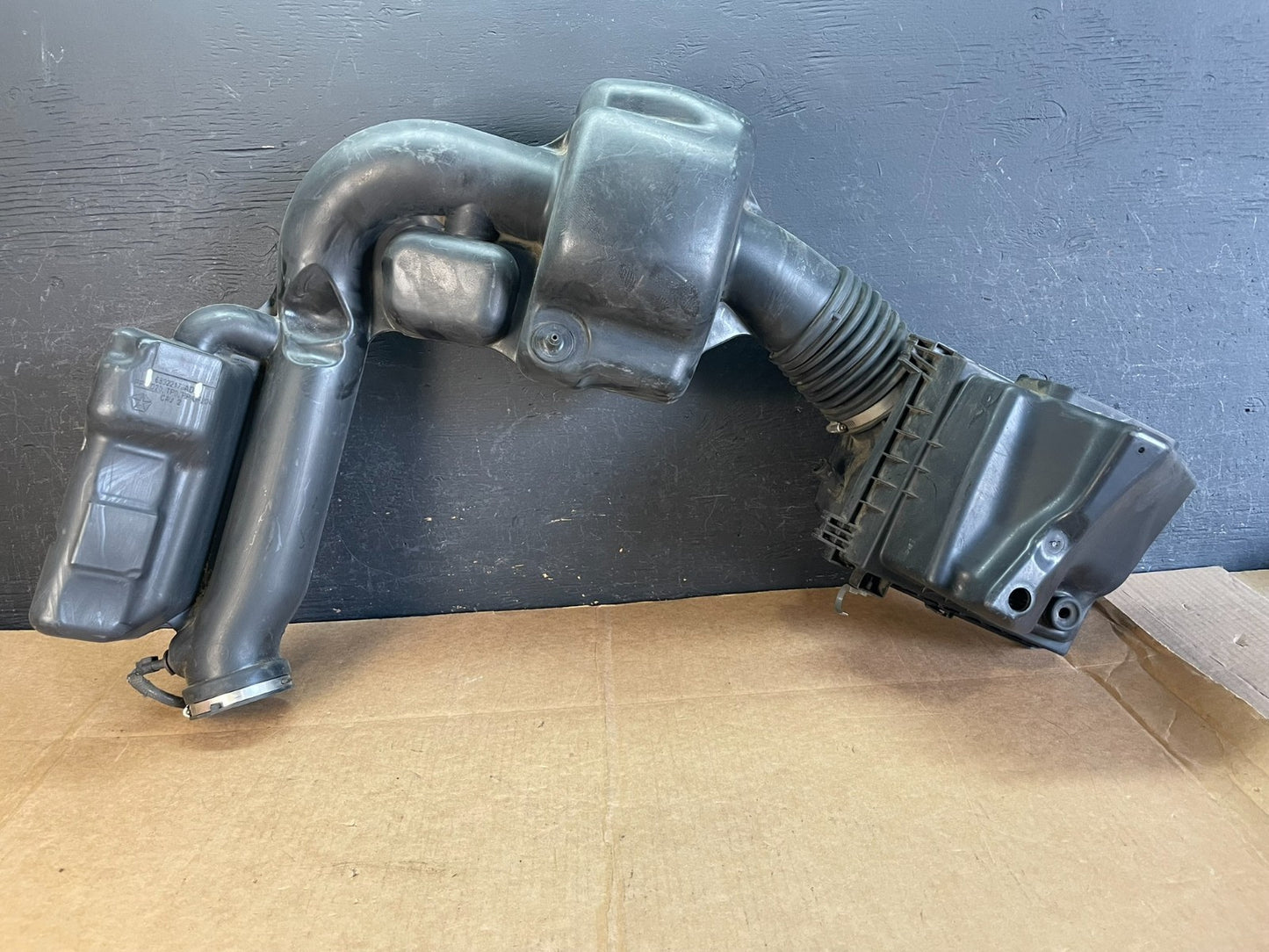 2011 - 2013 Dodge Durango 3.6L Resonator Air Intake Tube AE0897 DG5