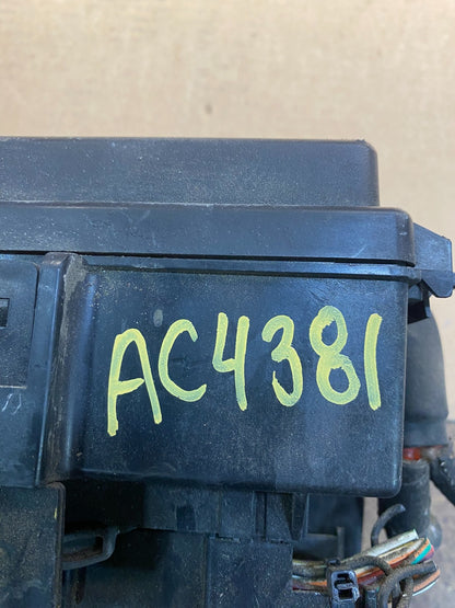 2005 Jeep Grand Cherokee Integrated Power Fuse Box Relay 04692071AB AC4381 DG7