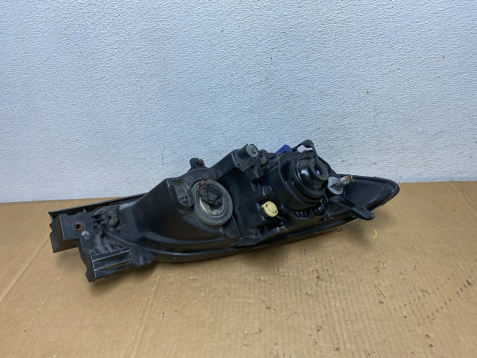 2004 to 2009 Mazda 3 Sedan Left Driver LH Side Headlight AD0983 DW7