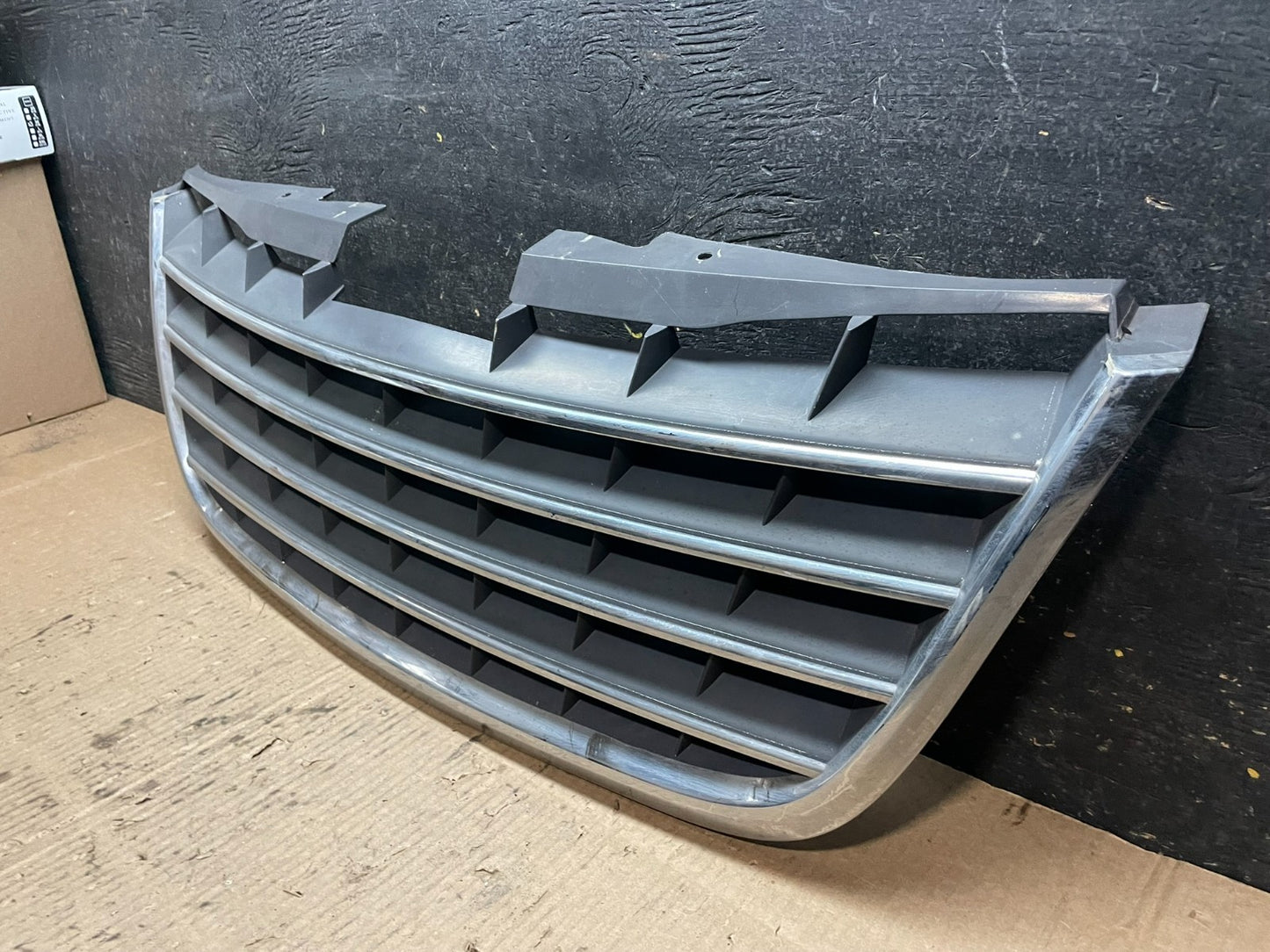 2008 to 2010 Chrysler Town & Country Front Upper Grill Grille Oem  Y1253 DG2