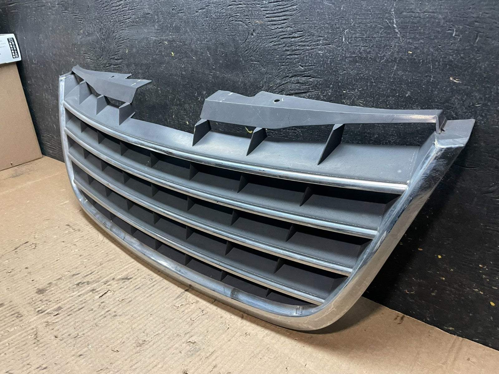 2008 to 2010 Chrysler Town & Country Front Upper Grill Grille Oem  Y1253 DG2