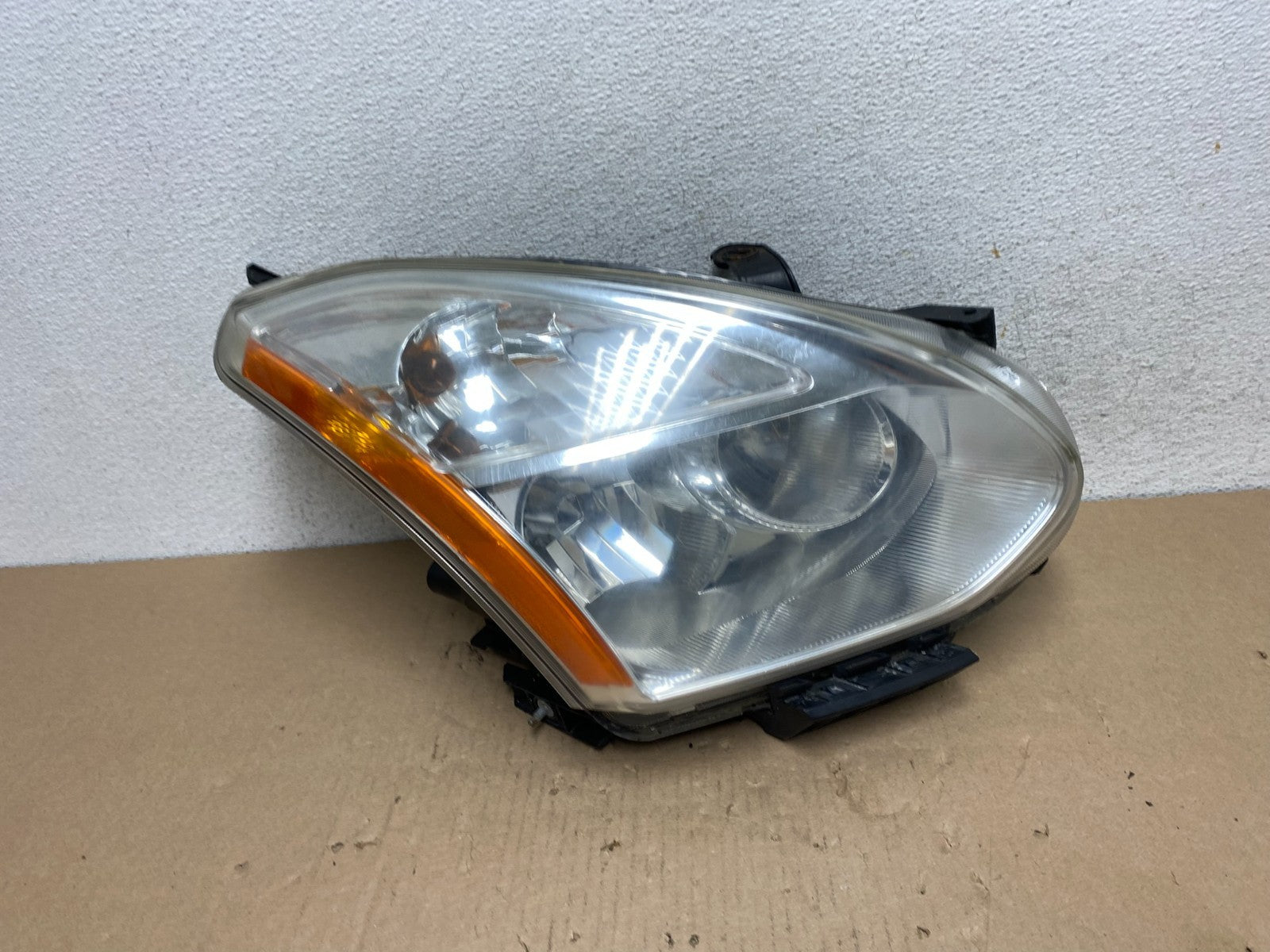 2009-2013 Nissan Rogue Right Passenger Halogen Headlight AG6694 DW0