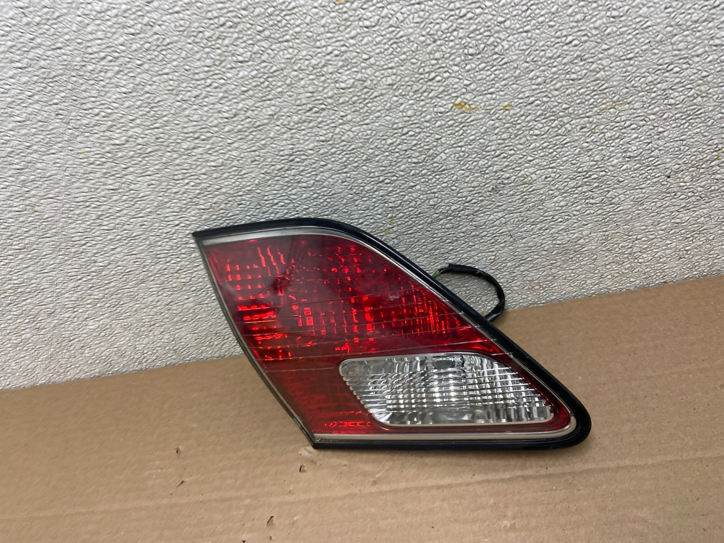 2002 2003 2004 Lexus ES300 ES330 Left Driver Lh Inner Tail Light Oem AB0996 LK1