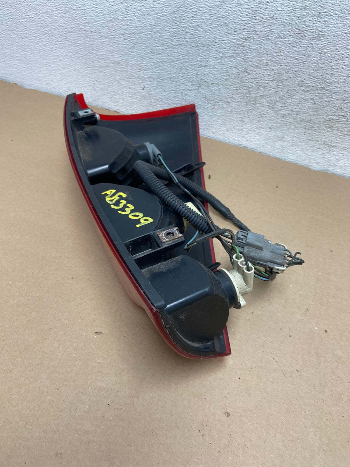 2002 to 2006 Chevrolet Avalanche Left Driver LH Tail Light AG3309 LK5
