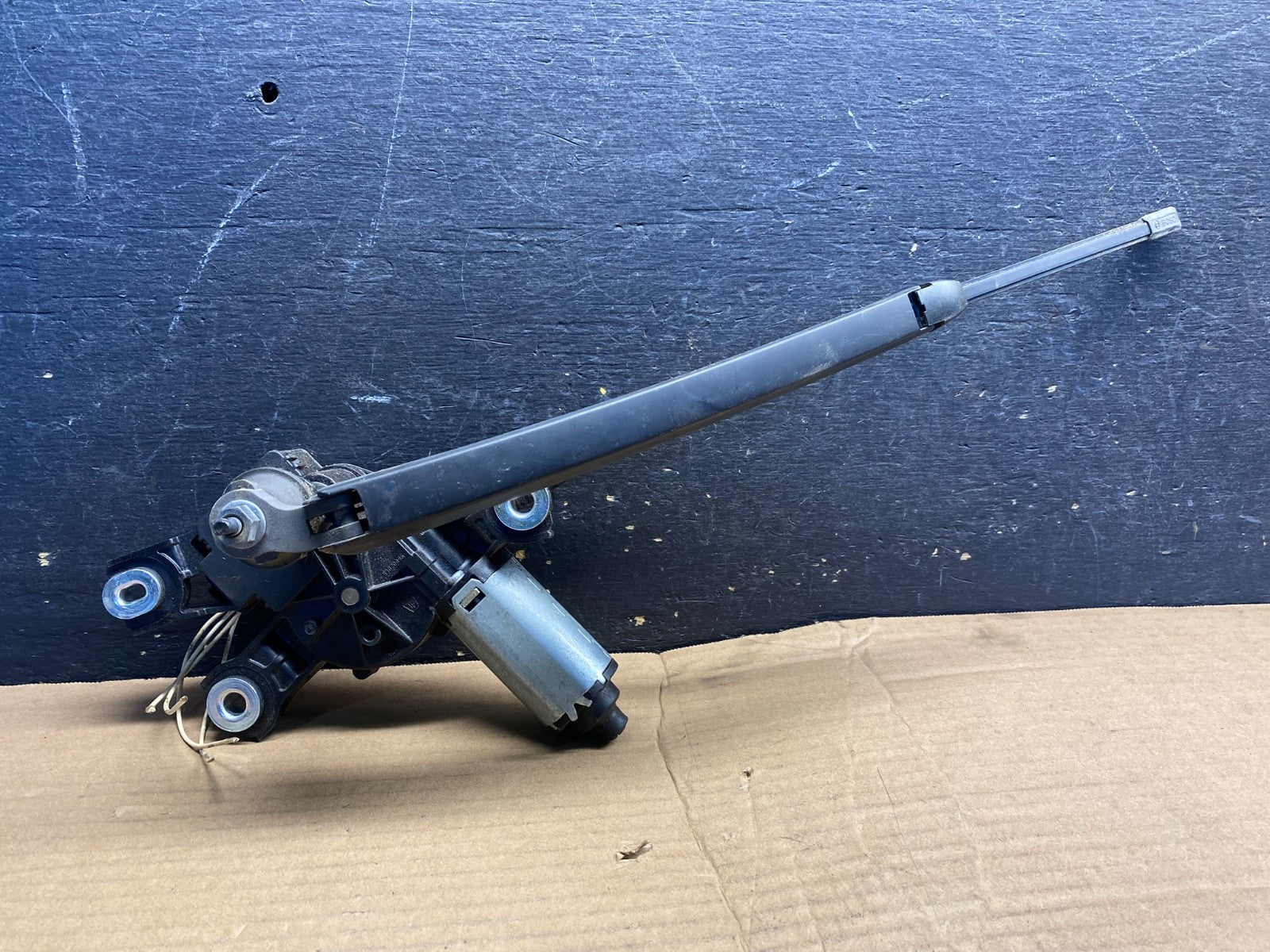 2011 to 2016 Volkswagen Tiguan Rear Window Wiper Motor aa7215  DG0