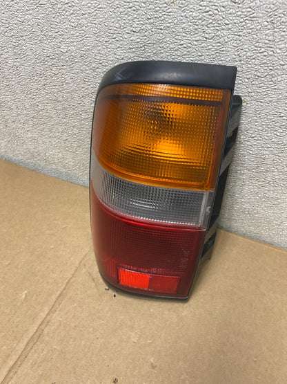 1996 - 1998 Nissan Pathfinder Left Driver LH Side Tail light U9723 DW1