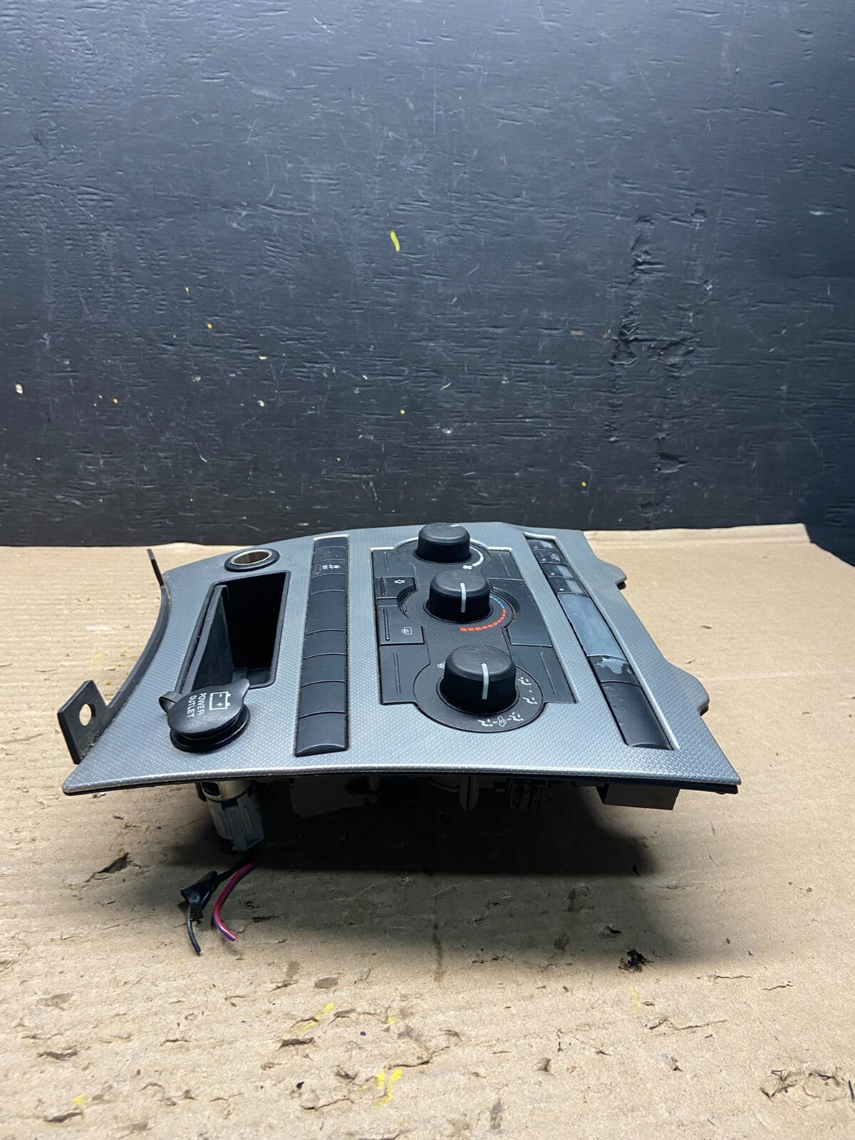 2005 2006 2007 Jeep Commander Grand Cherokee A/C Climate Control Bezel j9606 DG5