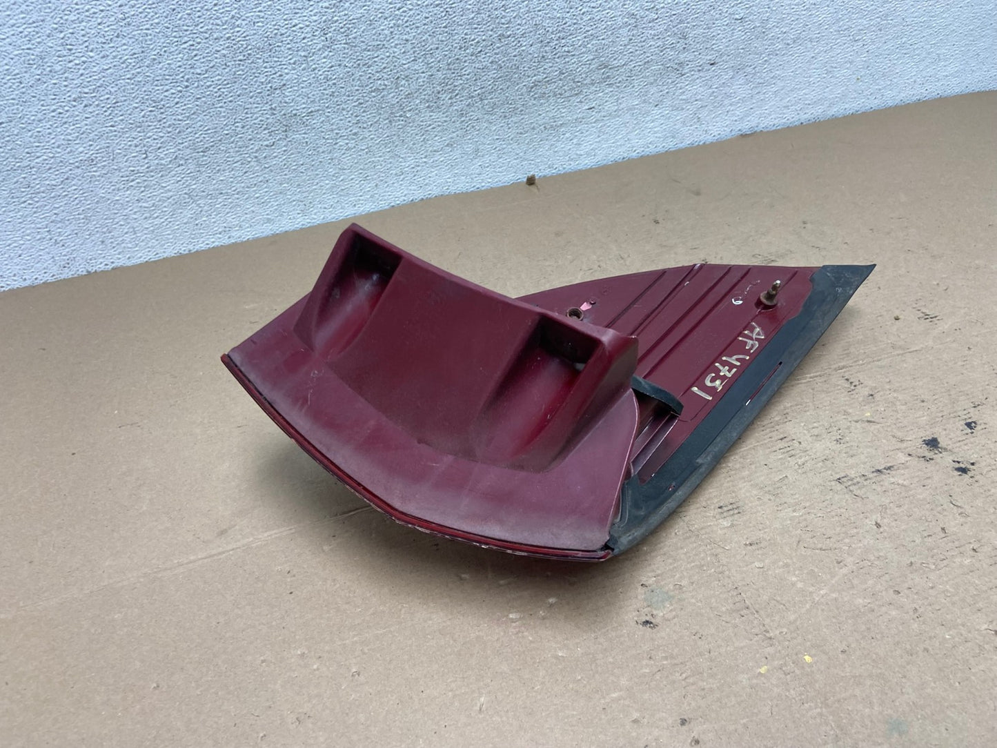2004-2005 Toyota Sienna Right Passenger Rh Side Tail Light AF4731 LK4