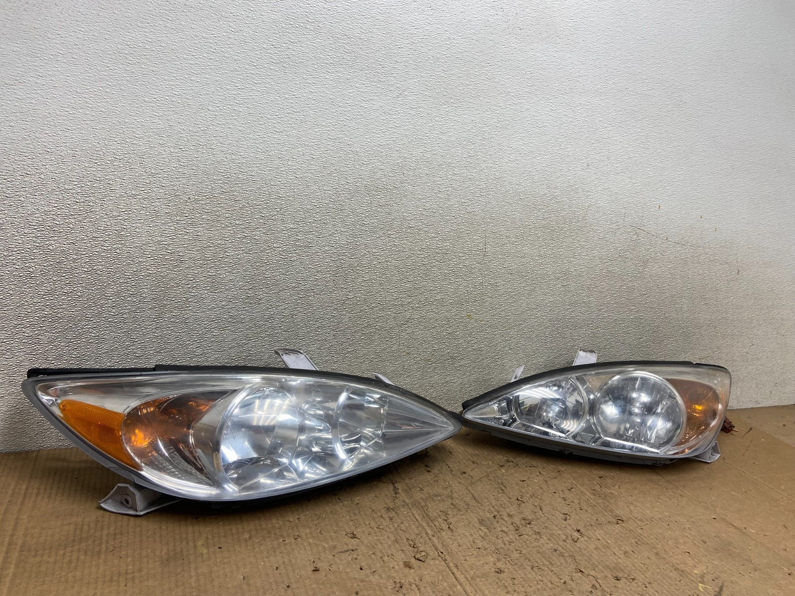 2002 2003 2004 Toyota Camry Left+Right Set Side Halogen Headlights AA8532 DW2
