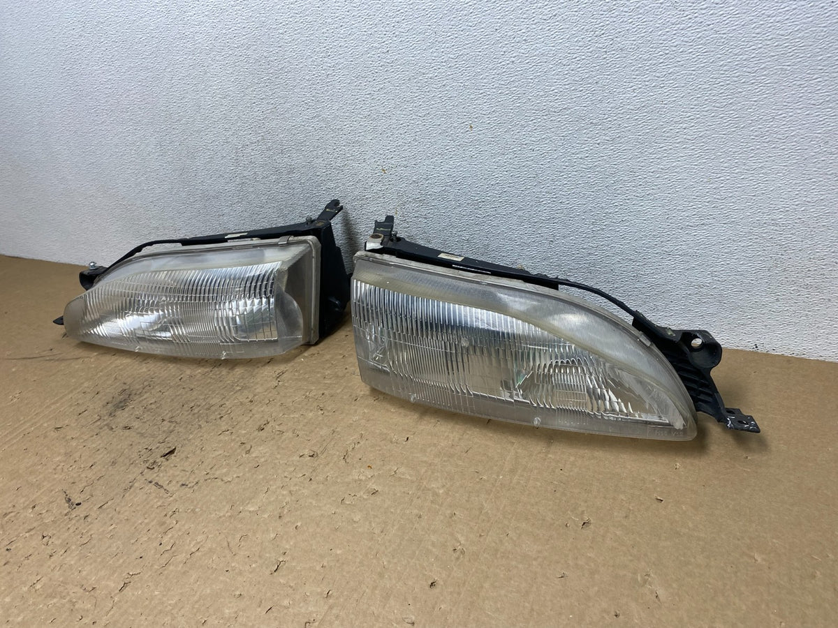 1995 - 1996 Toyota Camry Left+Right Side Set Halogen Headlights AG1327 DW1