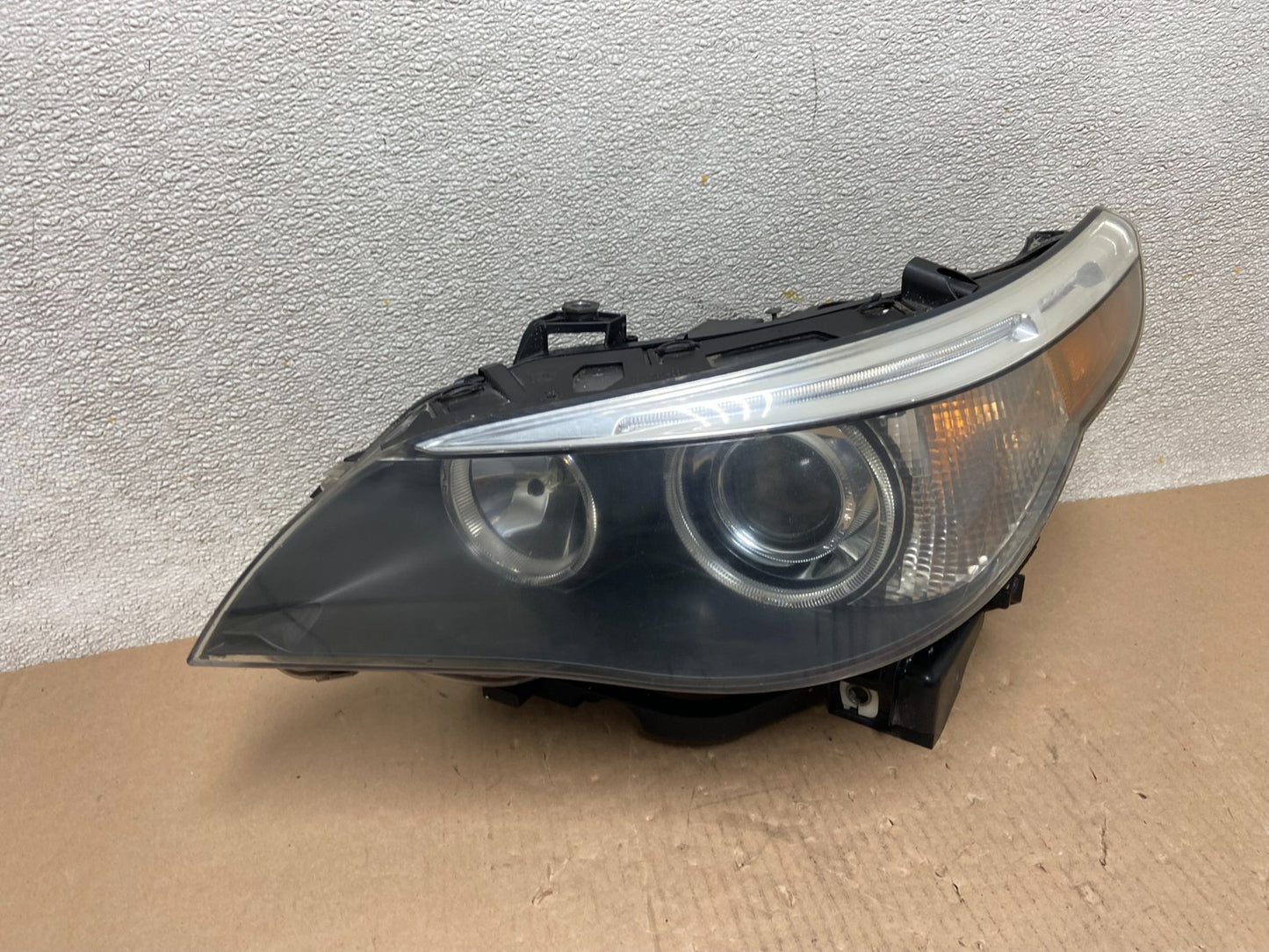 2004 to 2007 BMW 525i 5 Series Headlight Left LH Xenon AFS AB5946 DW0