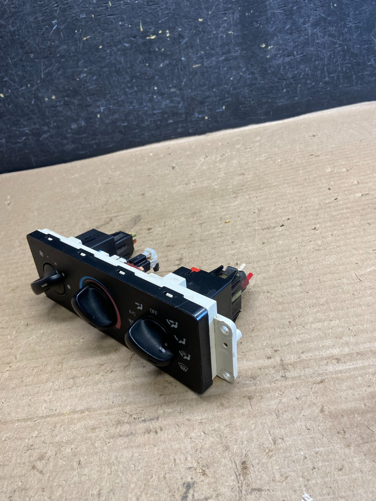 1997 to 2004 Ford F150 F250 Super Duty Heater A/C Climate Control AH3635 DG2