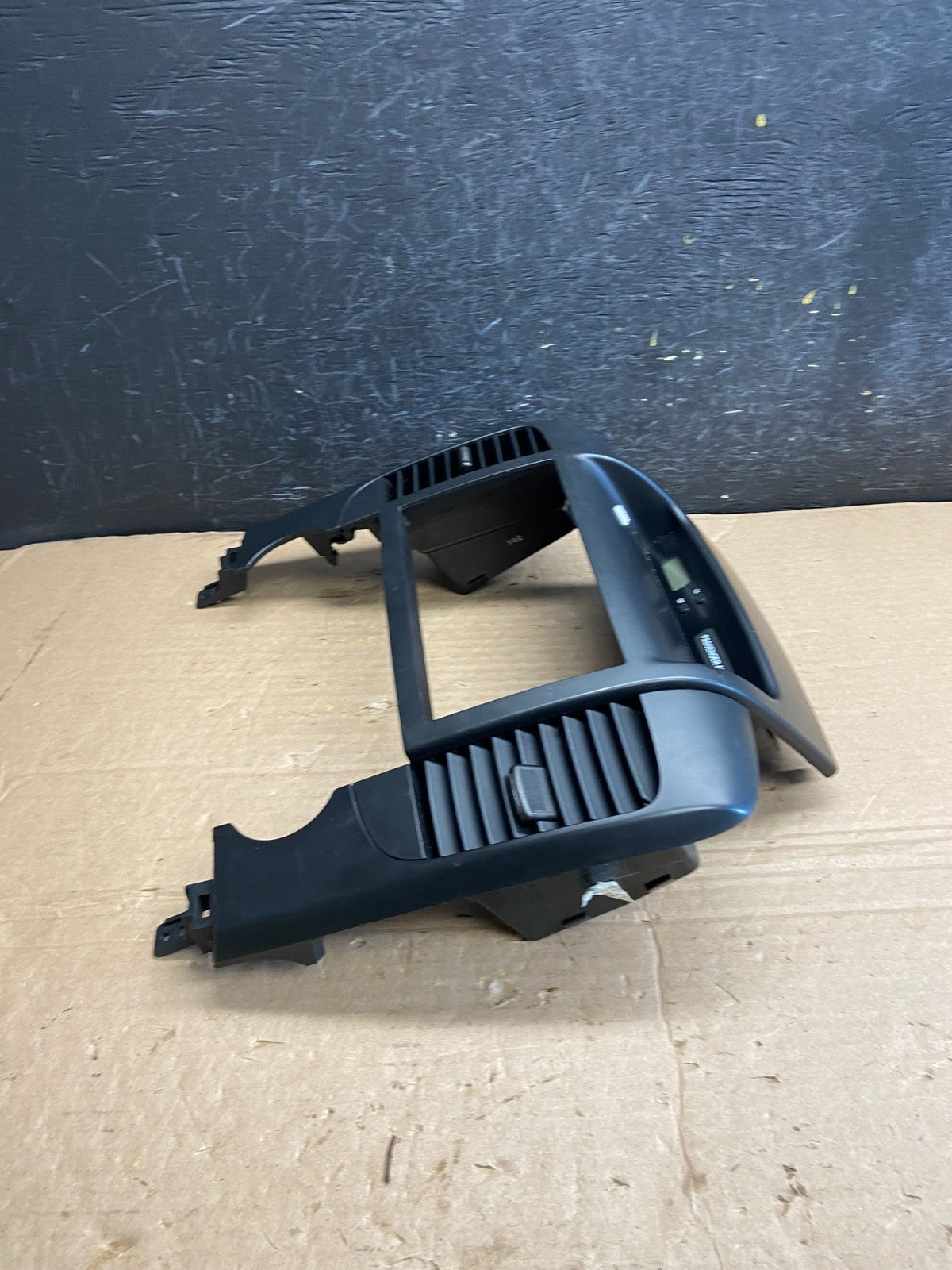 2006-2012 Hyundai Entourage Sedona Center Radio Clock Bezel Air Vent AF1993 DG2