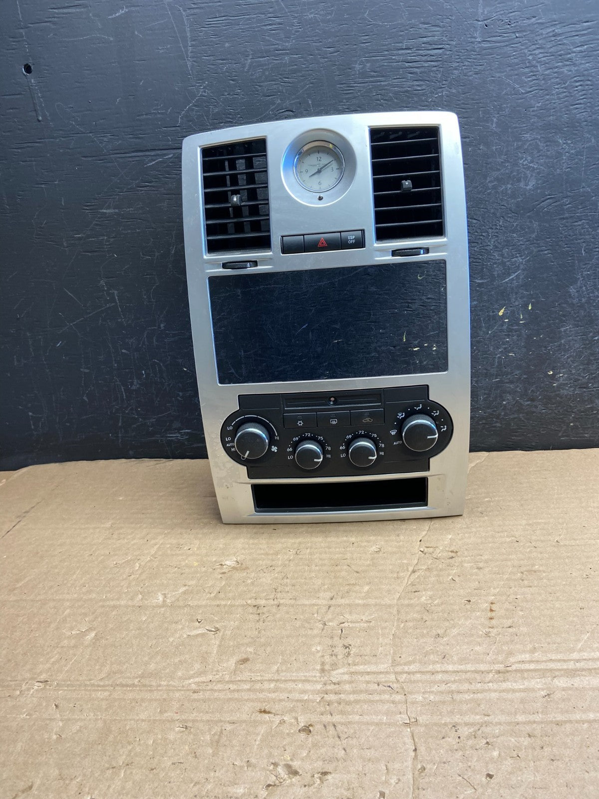 2008 to 2010 Chrysler 300 Dash Heater A/C Climate Control Radio Panel AF2064 DW0